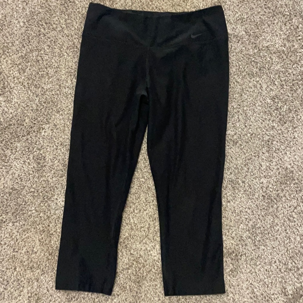 Nike black cropped leggings. Great for the gym or lounging